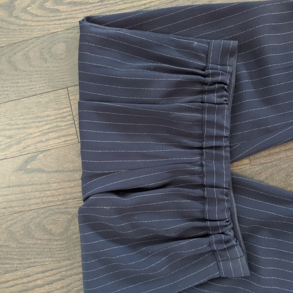 Babaton Aritzia Navy Cream Pinstripe Cropped Trousers Size 4 - Picture 3 of 10